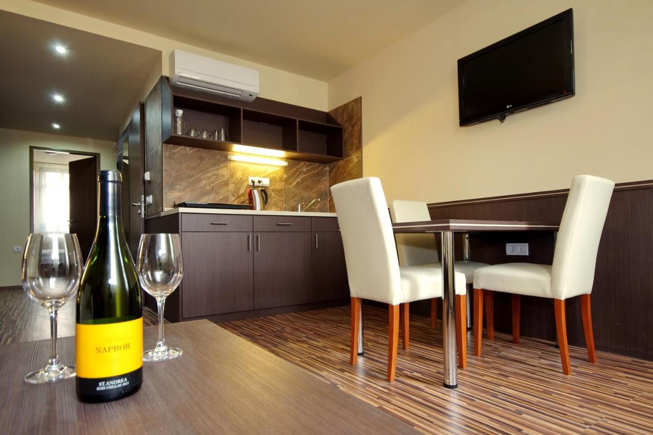 Corvin Apartment *